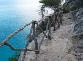  在巴利阿里群岛徒步旅行 